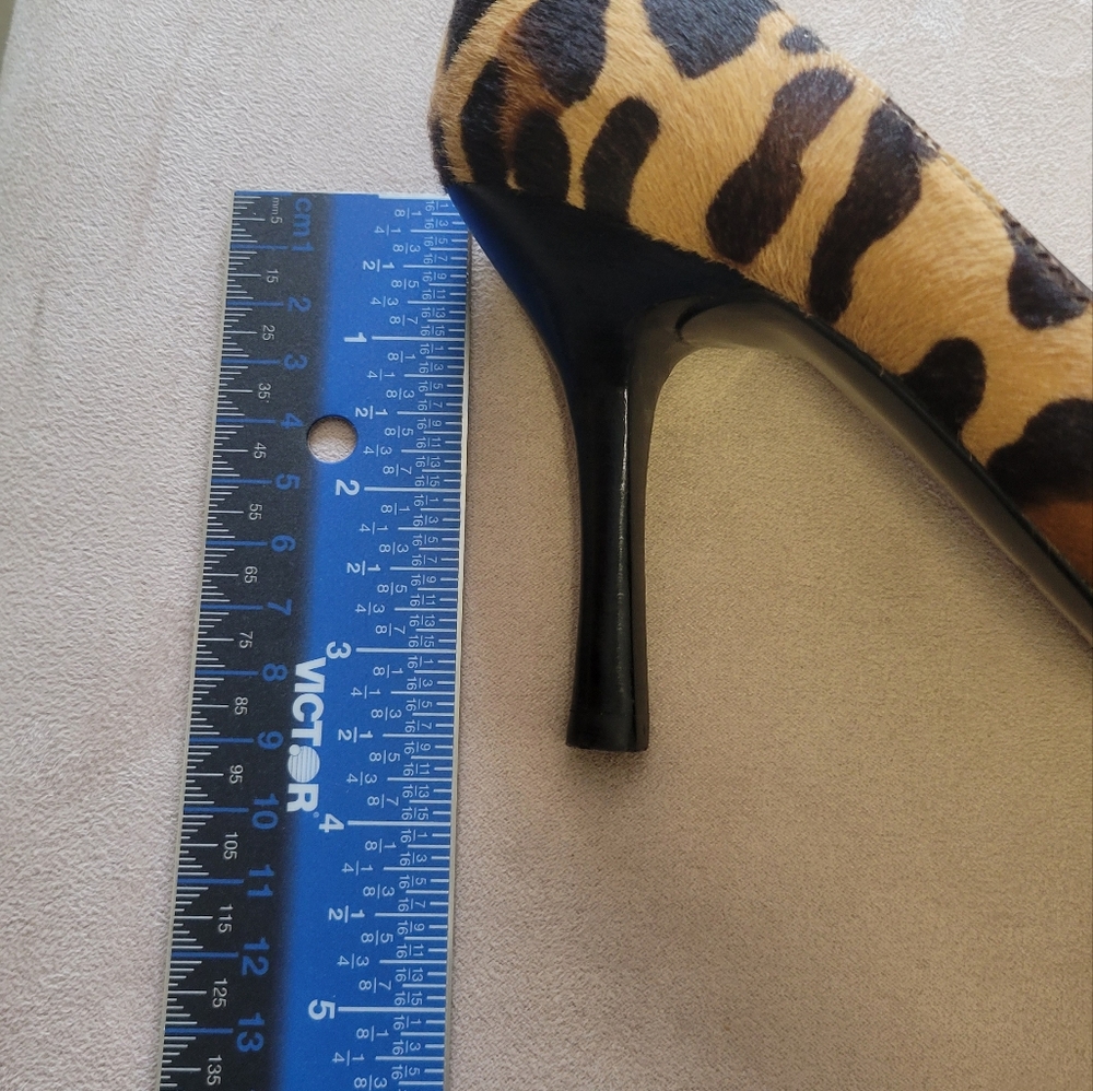 St. Johns Tiger Print Women's Shoes, Never Worn, Size 7 1/2B - Picture 4 of 5